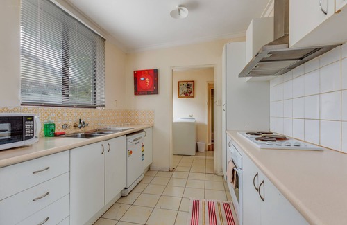 Gosnells House | Spacious, neat and convenient holiday home