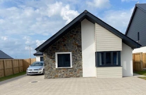 St Davids House | Spacious new 4 BR bungalow in St David's, sleeps 8
