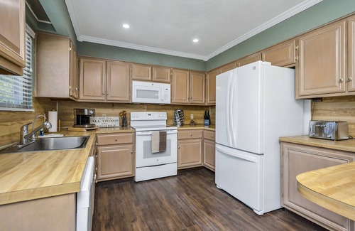 Clear Lake House | Spacious, Newly Remodeled Home with great Views with EV Charger