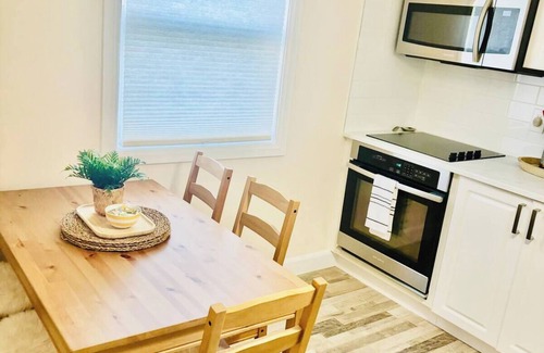 Niagara Falls House | Spacious Niagara Escape 2/BR Private Backyard