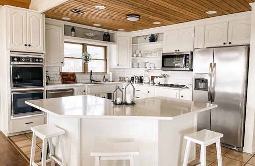 Hulbert Cabin | Spacious Oasis! On the lake, amazing sunsets!