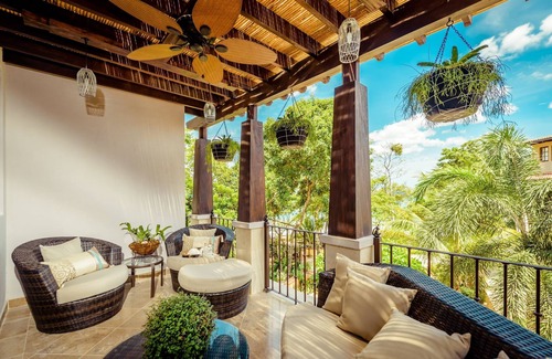 Las Catalinas House | Spacious Oceanfront Pool next to the Beach Club - Casa Sonrisa
