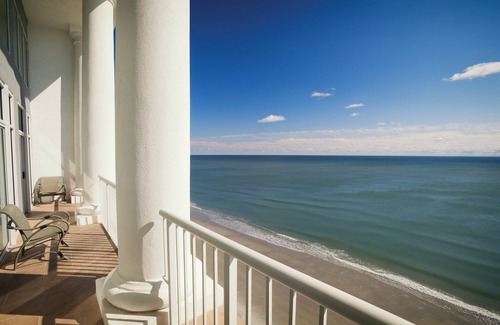 Arcadian Shores Resort | Spacious Oceanfront Resort with Onsite Restaurant, 5 Pools, 2 indoor Pools and Beach Access