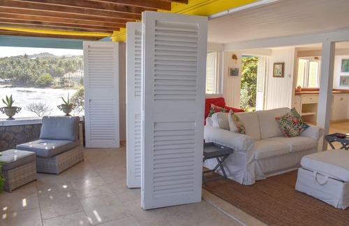 Park Bay Villa | Spacious Off-grid Beachfront Villa - Park Bay House