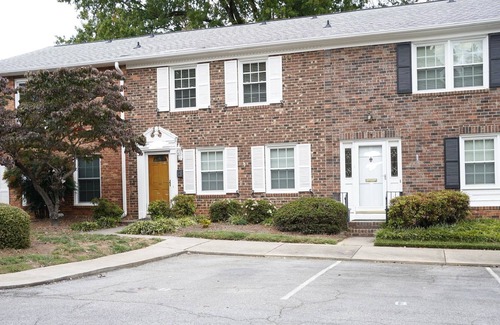 Greensboro House | Spacious on Battleground + pool