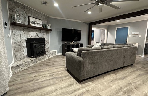 Austin House | Spacious, open concept 4-bedroom home in welcoming Austin, In Ground Pool,WiFi