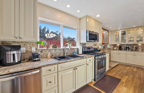 Westside Santa Cruz House | Spacious Open Floor Plan