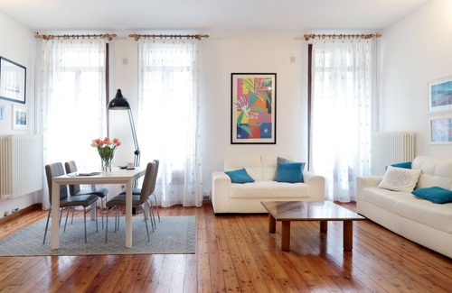 Historic Centre Apartment | Spacious open space in the pedestrian area with a separate kitchen