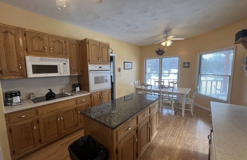 Lakewood House | Spacious PA family home,near ski resort,fly fishing,snowmobile trail, sleeps 12+