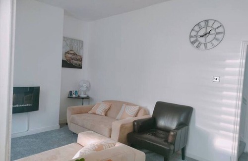 Leigh House | Spacious Pad- Close to sports village