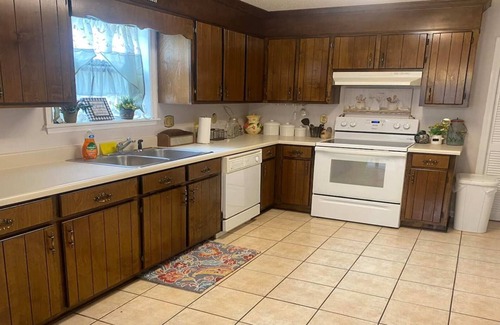 Valdosta House | Spacious Peaceful Home 3BR 2BA,Quiet Neighborhood
