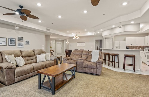 Lake Ozark Condo | Spacious Penthouse 4 bedroom, 4 bath condo, spectacular view of the lake -Off HH