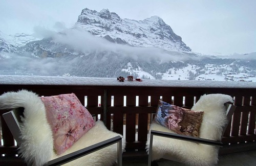 Grindelwald Apartment | Spacious penthouse with balcony and panoramic mountain views