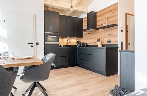 Kaprun Apartment | Spacious penthouse overlooking the glacier