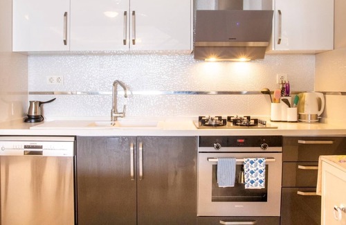 Kusadasi City Centre Apartment | Spacious Perfect Flat with Private Pool