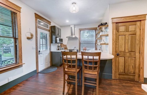 New Haven House | Spacious Pet & Family-Friendly Home for 11 guests