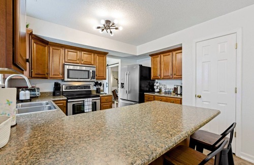 Wayne House | Spacious Pet Friendly 5-bedroom house in charming Indianapolis with WiFi, AC