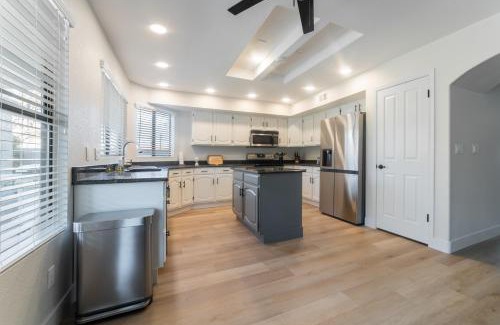 Arrowhead Ranch House | Spacious Pet Friendly 5br with Pool In Glendale