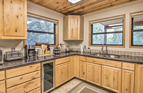 Pine Mountain Club Cabin | Spacious Pine Mountain Club Cabin w/Fire Pit