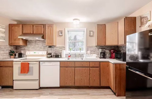 Cresco House | “Spacious Poconos Home Hot Tub Game Room & Theater”