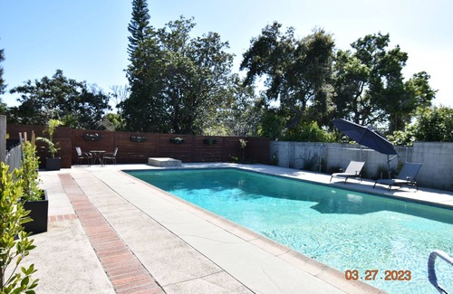 East Pasadena House | Spacious Pool House
