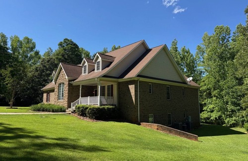 Trinity House | Spacious & Pristine 5 Bedroom 4 Bath Home on 5 Acres
