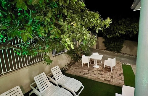 Santa Rosa House | Spacious & Private 7-bedroom Villa with WiFi and AC in Willemstad, Curacao