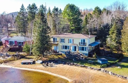 Lac-des-Plages House | Spacious Private Beach Paradise
