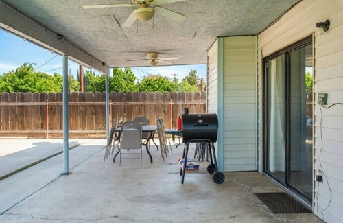 Tulare House | Spacious Private Getaway in Tulare Near Sequoia NP