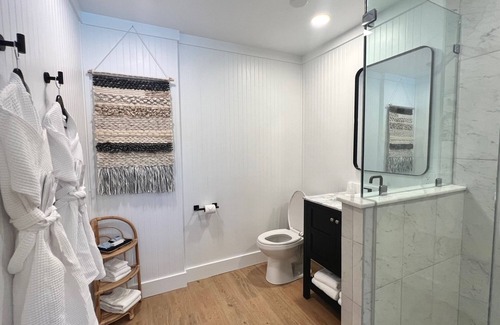 Cashiers Hotel | Spacious & Private King Suite in Cashiers Center
