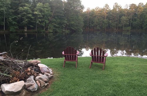 Duncanville House | Spacious Private Lakeside Home - Waterfall Pool 11 Miles From Campus