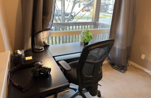 West Edmonton House | Spacious & Private Retreat near West Edmonton Mall