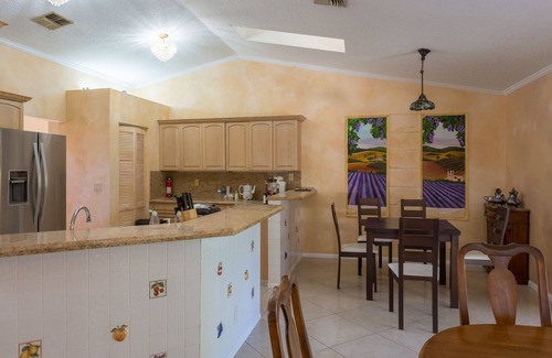 Lake Worth House | Spacious property in a quiet neighborhood, 30% discount for stays over 28 days