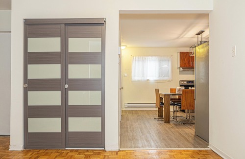 Brossard Apartment | Spacious & Quiet 3 BDR Apt/15 mins to DT &Parking