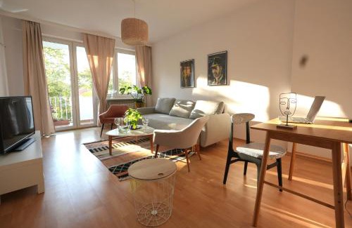 Sielce Apartment | Spacious, quiet and bright apartment, close center - Mokotów air-conditioned rooms