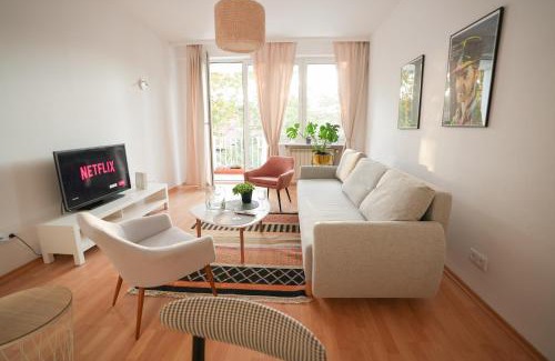 Sielce Apartment | Spacious, quiet and bright apartment, close center - Mokotów air-conditioned rooms