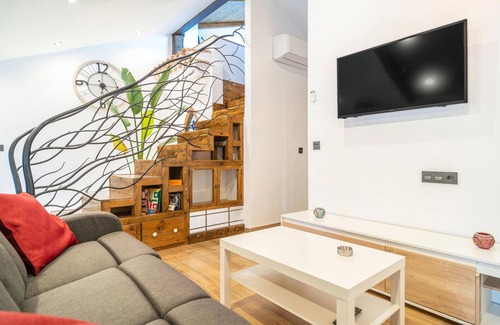 La Paz House | Spacious, quiet vacation home with panoramic views of the Sierra Nevada.