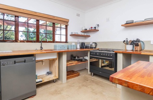 Constantia House | Spacious& quiet home in the suburbs