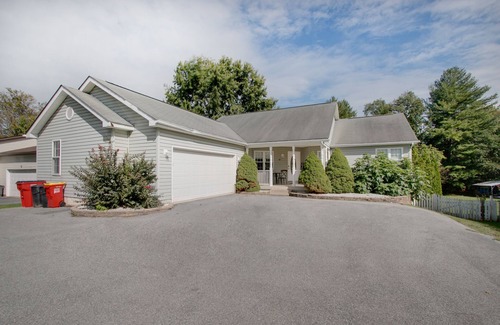Bouvet Island House | Spacious Quiet Retreat with Hot Tub and Walk to River Minutes to Harpers Ferry