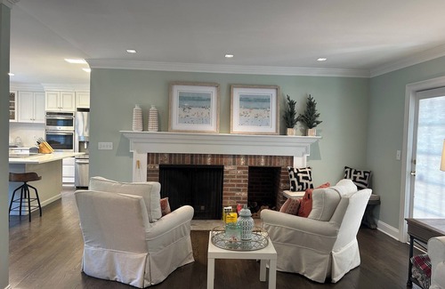 Madison House | Spacious, quiet suburban getaway in Madison. 15 min from beach & hiking trails!