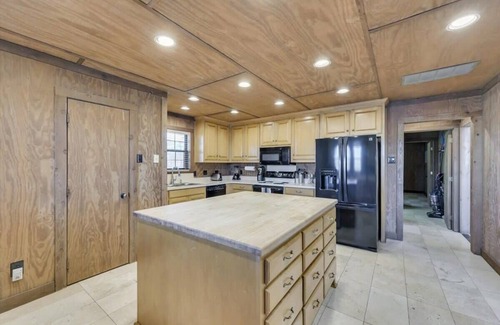 Weston House | Spacious Ranch Style Home w/Cinema Room