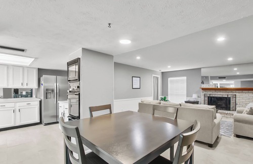 The Colony House | Spacious Ranch Style home in The Colony! Pool, Hot Tub & More!