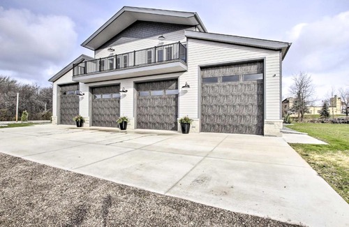 Pipe House | Spacious Recently Built Home Less Than 1 Mi to Lake!