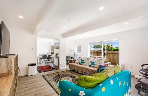Greenlane - Ellerslie House | Spacious Renovated 3BR in Ellerslie I Zodiak Stays