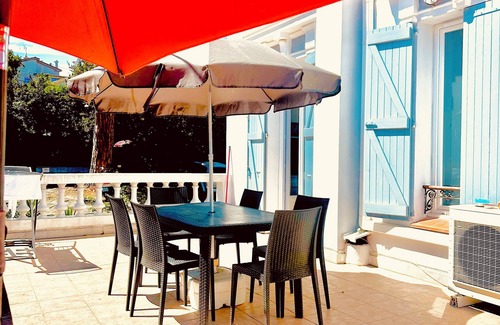 Juan-les-Pins Apartment | spacious rental F3 Juan les Pins with 40 sqm terrace