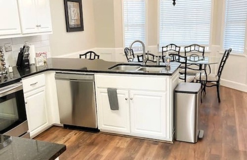 Hunters Ridge House | Spacious Retreat 5B/2.5b with 4 King beds & EV Charger