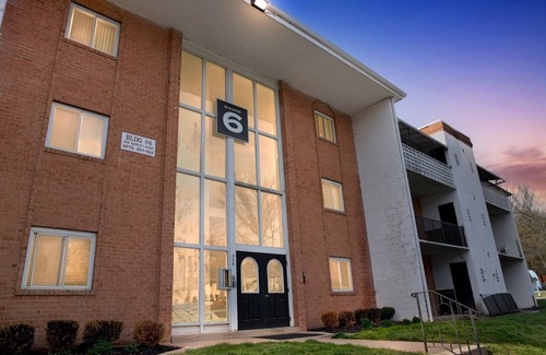 Wilmington Apartment | Spacious Retreat I Balcony I Parking I Chateau