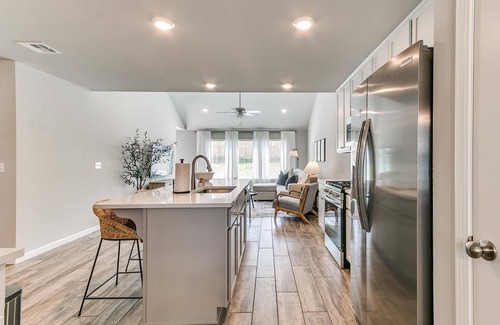 Broken Arrow House | Spacious Retreat with Vaulted Ceilings & Primary Suite!