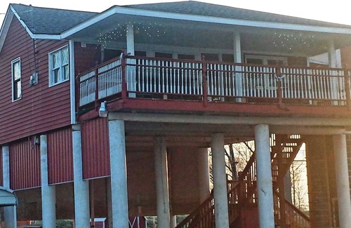 Winfield Cabin | Spacious Riverfront Perch/Easy Access to St.Charles less than 1 Hr to St. Louis