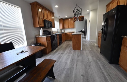 Parker Strip House | Spacious Riverhouse with private park/boat ramp